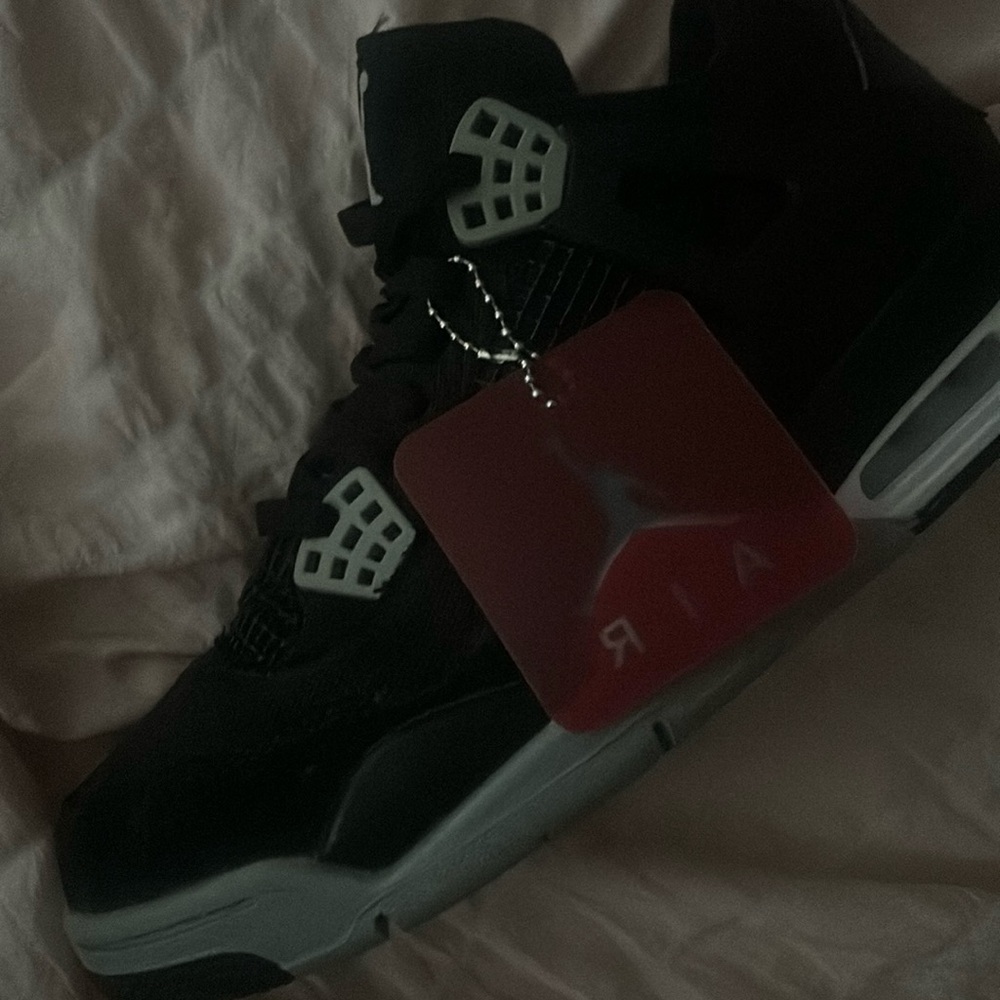 black canvas 4s